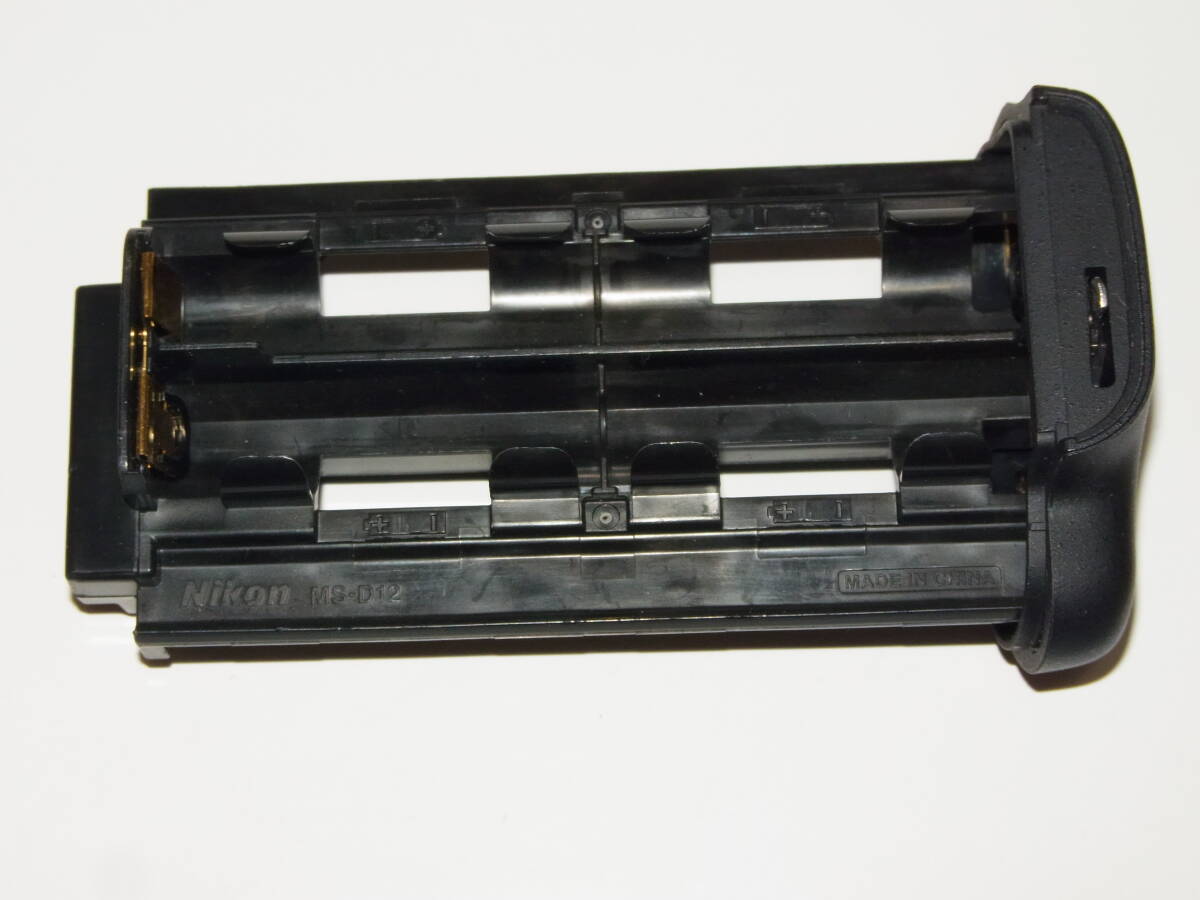 ニコン　単３ホルダー　MS-D12