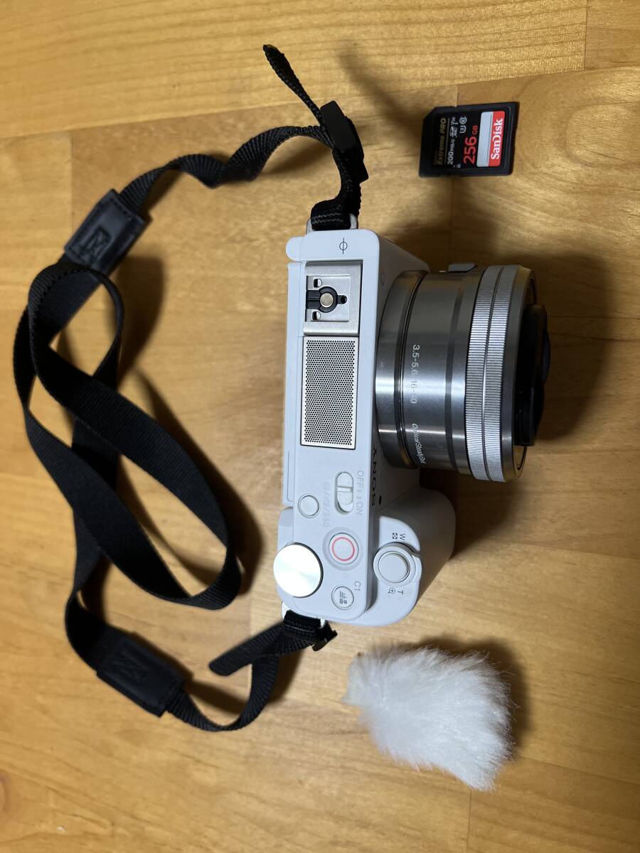 【送料無料】極美品 SONY ZV-E10 ホワイト パワーズームレンズキット ＋ 256GB SD　Vlogセット