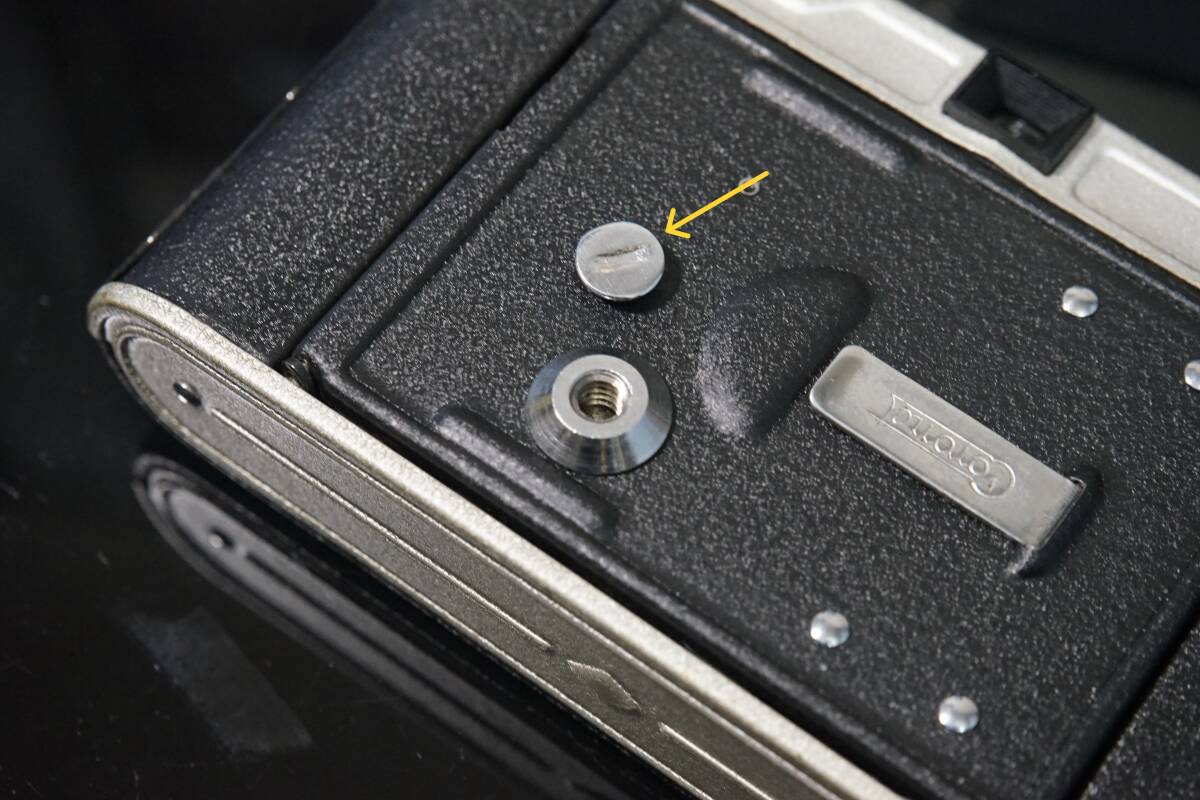 １９５０年代物　三脚穴　キャップネジ　フォールディングカメラなど