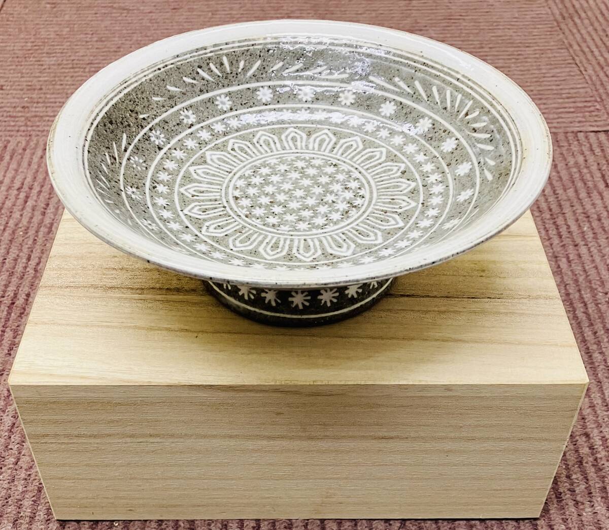 ★　唐津焼　お皿　陶器　★　鴻基交山房　殿山窯　★　お皿　直径：約19cm　高さ：約6cm　★　箱入り　★
