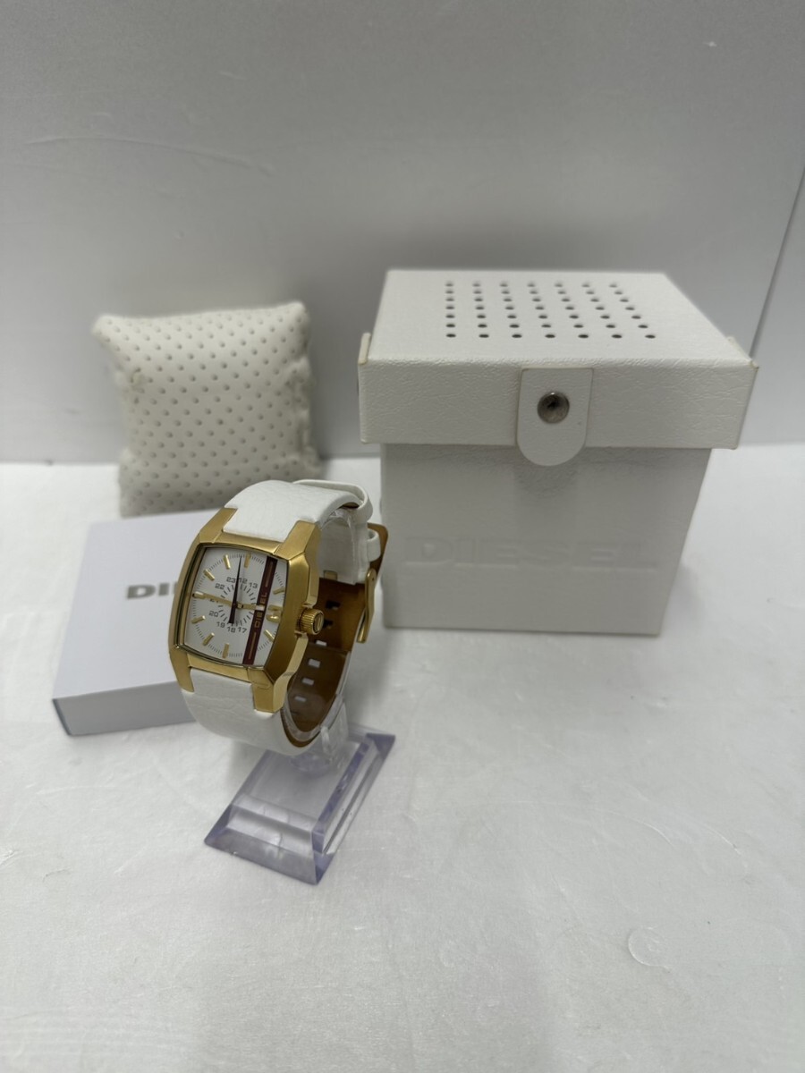 MI★1円〜 DIESEL ディーゼル クォーツ DZ1298アナログ スクエアフェイス レザーベルト ホワイト ゴールド 箱、付属品付き 0322⑧