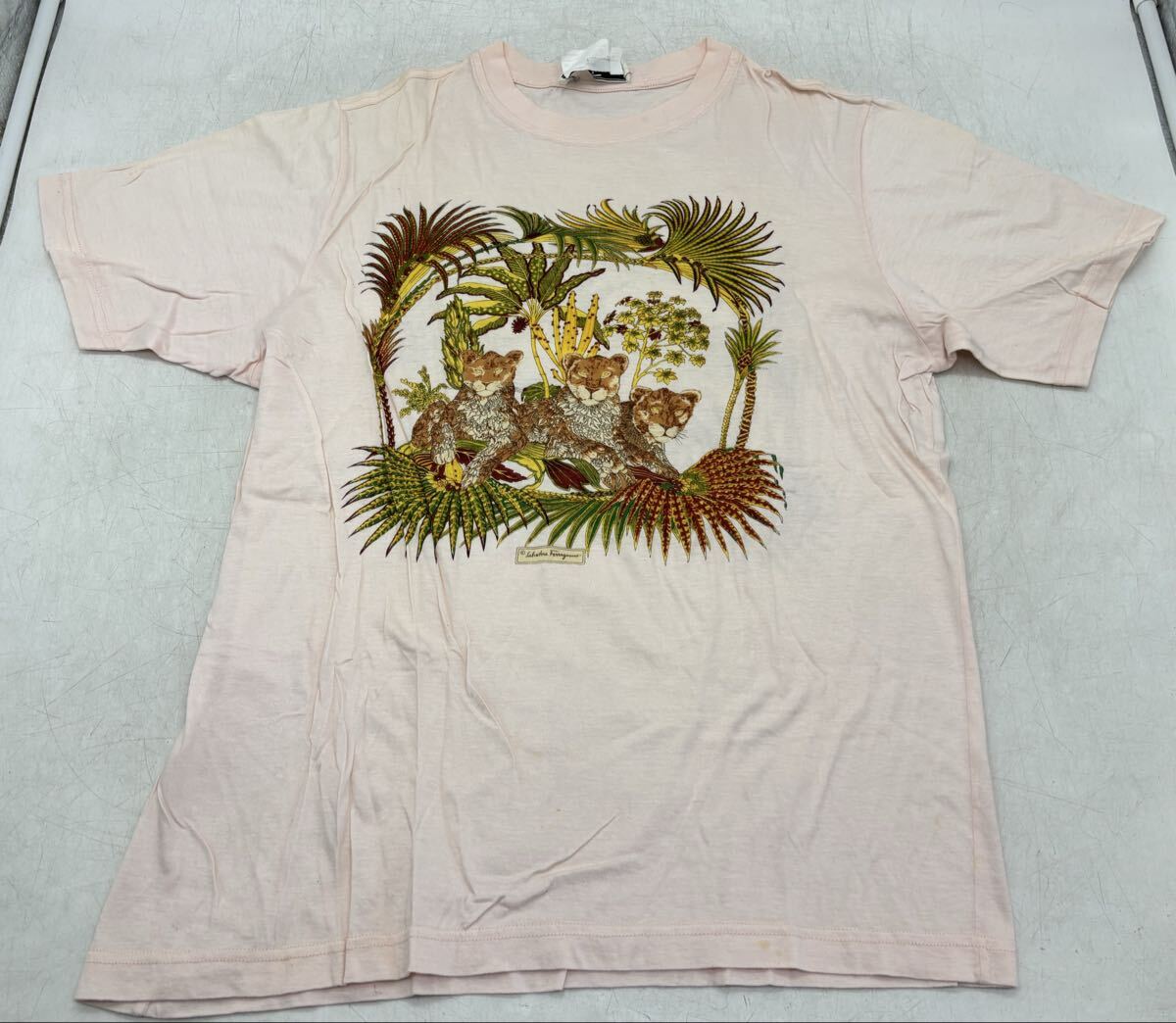 【中古】salvatore ferragamo サルバトーレ フェラガモ アニマル柄 プリント Tシャツ 半袖 レディース 古着 汚れ ジャガー ネコ DM0324M