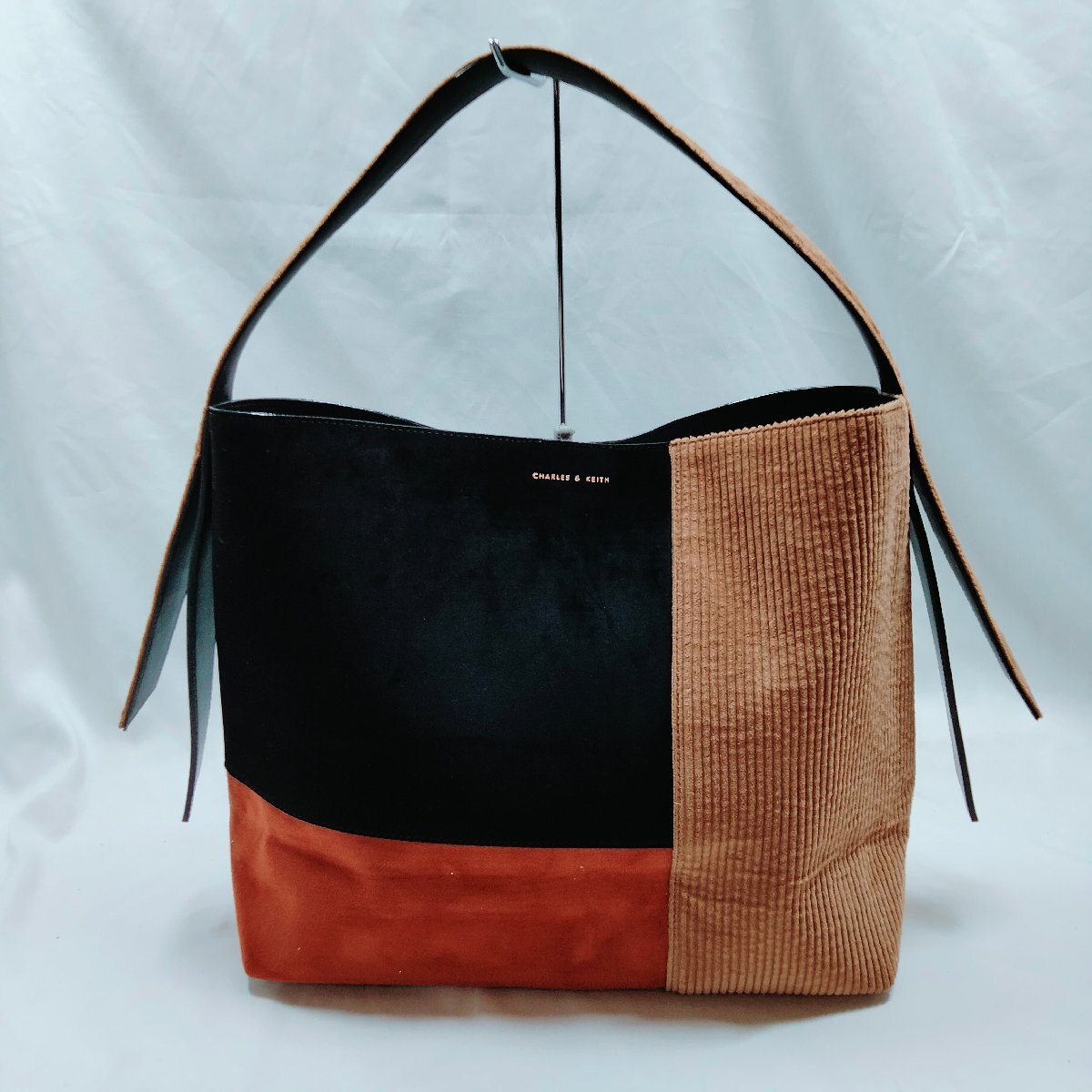 5点以上落札で送料無料！ チャールズ＆キース トートバッグ コーデュロイ スエード調 切替 5850011