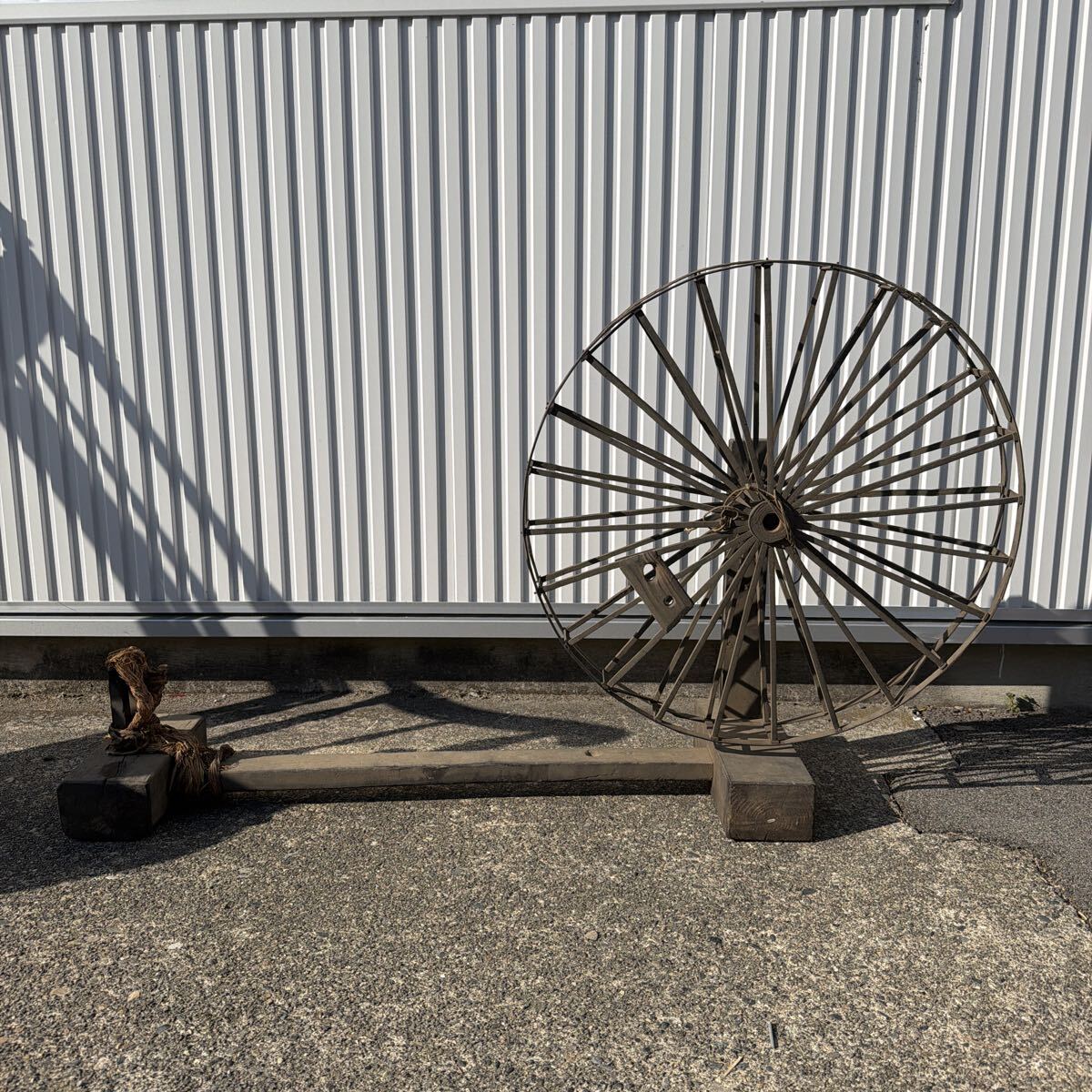 W家C4205 糸車 糸巻き 座繰り機 古民具 古道具 木製 直径約85cm レトロ アンティーク ディスプレイ