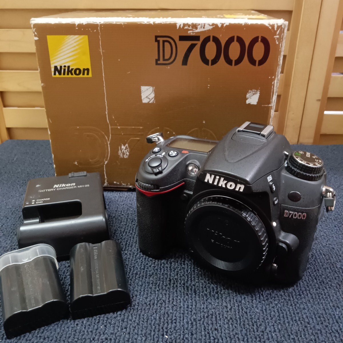 zA104 Niko DIGITAL CAMERA D7000 2017026 ニコン 一眼レフカメラ デジタルカメラ 元箱付属 バッテリー×2 中古品 