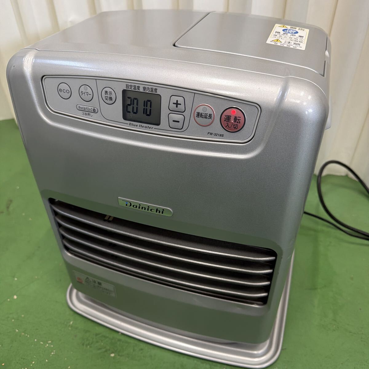 Z家S4233 ストーブ 動作品 Dainichi ダイニチ FW-3218S 石油ファンヒーター ブルーヒーター シルバー 暖房器具 ライトシルバー
