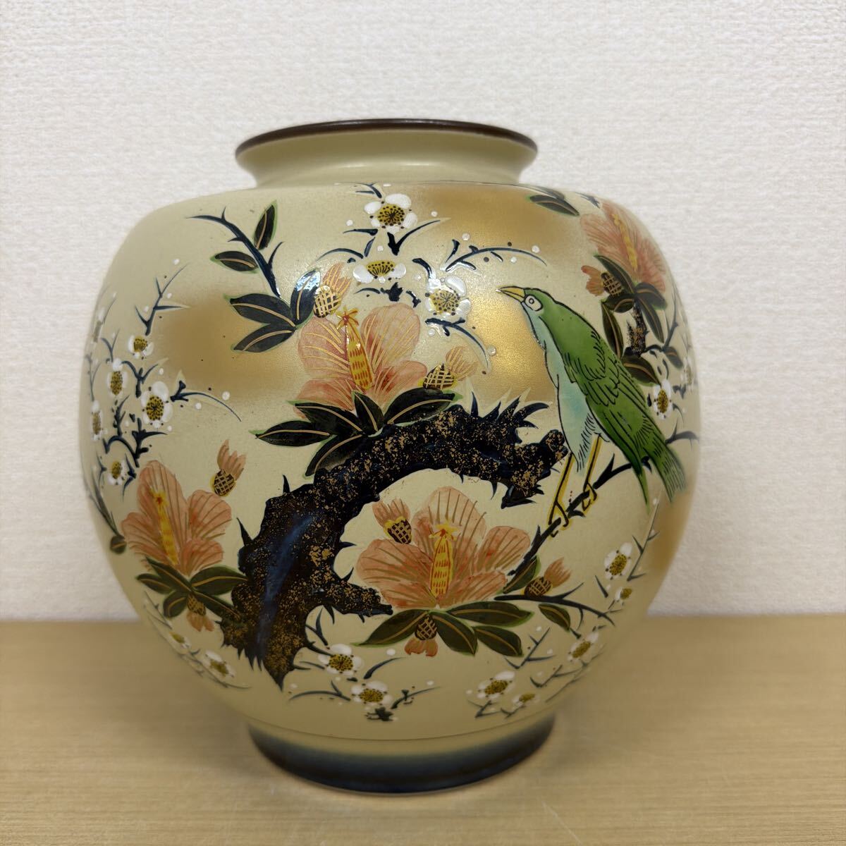 ♪C4248 花瓶 九谷焼 陶寿 在銘有り 花器 花入 金彩 花鳥図 壺 フラワーベース インテリア 花鳥 陶器 高さ約24.5cm 口径約10cm