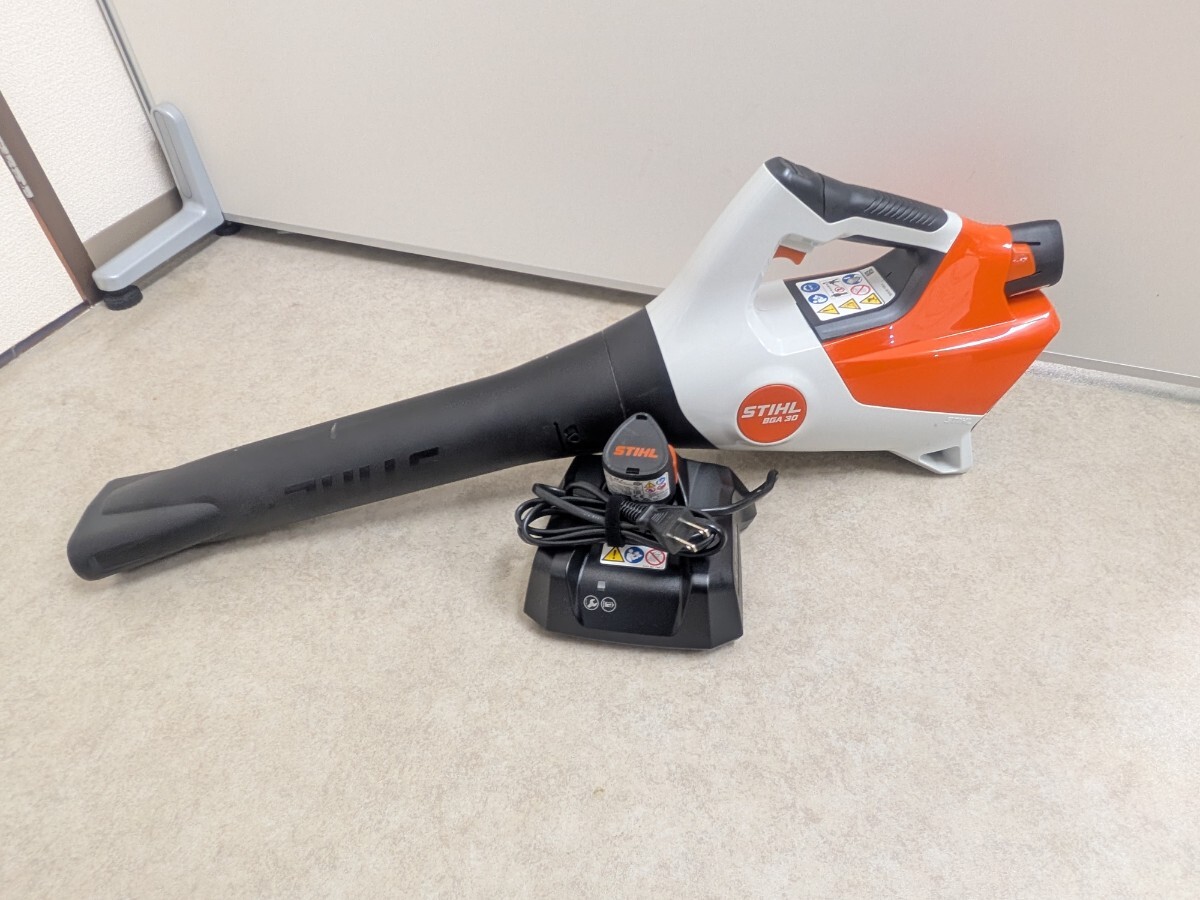 ◎D324 ブロワ STIHL BGA 30 美品 本体 バッテリ 2個 充電器 セット スチール ハンディブロワー