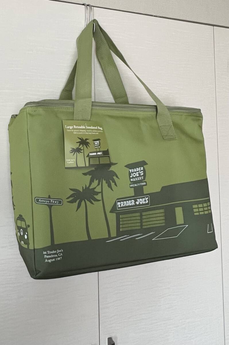 新色　新品タグ付■Trader Joe'sトレーダージョーズ 特大保冷バッグ 約45×32×17㎝　収納大　トレジョ　軽量エコバッグ　セミショルダー