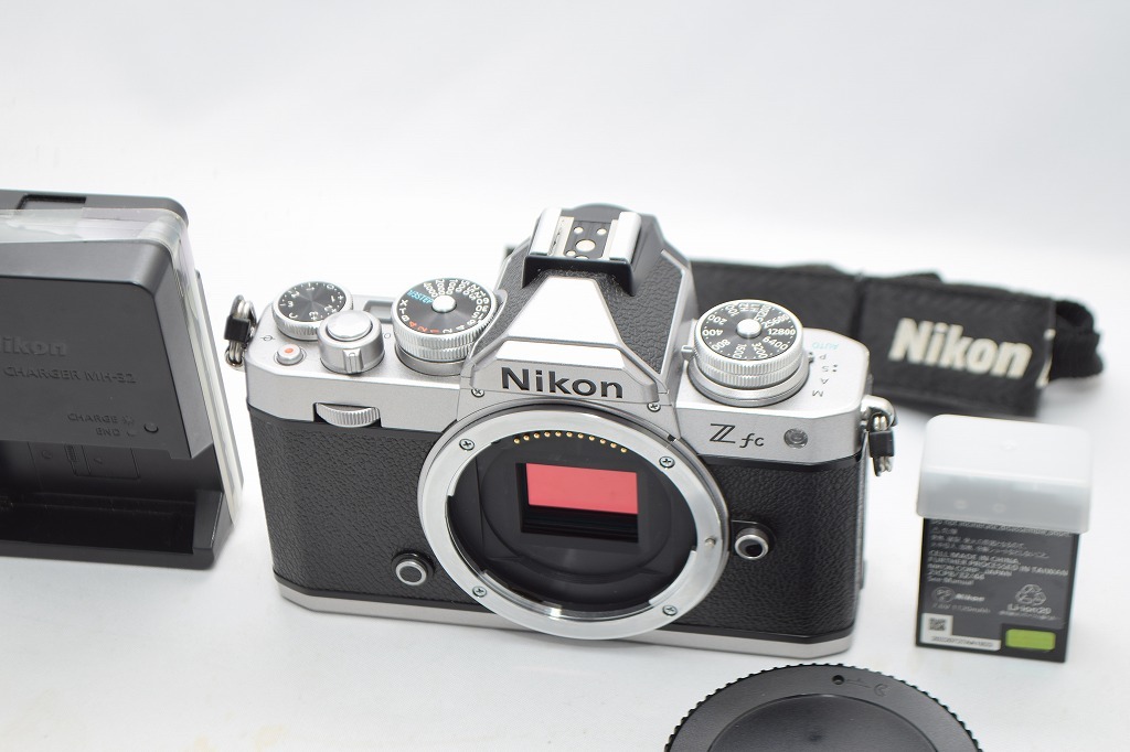 美品★Nikon ニコン Zfc ボディ シルバー色★ショット数約14000回