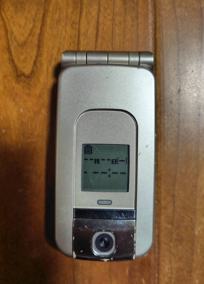 docomo ドコモ FOMA らくらくホン F882iES 富士通 ガラケー 携帯電話 