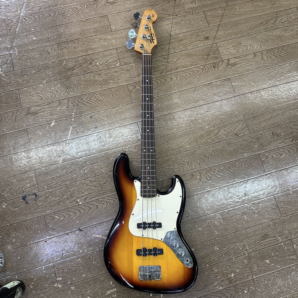 ◎動作未確認　Squier Affinity Jazz Bass サンバースト　 エレキベース ジャズベース