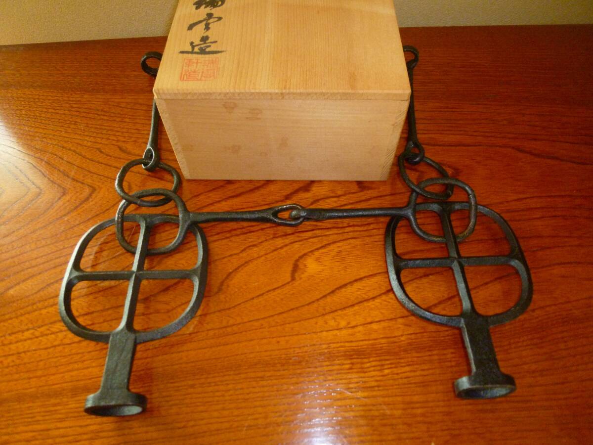【即決・銅製】瑞雲 馬具 ハミ くつわ 轡 馬術　古民具　噛み 鐙 鞍 銜環 木箱附・十文字外鏡式馬轡・立聞輪ハミ 馬術具　珍品