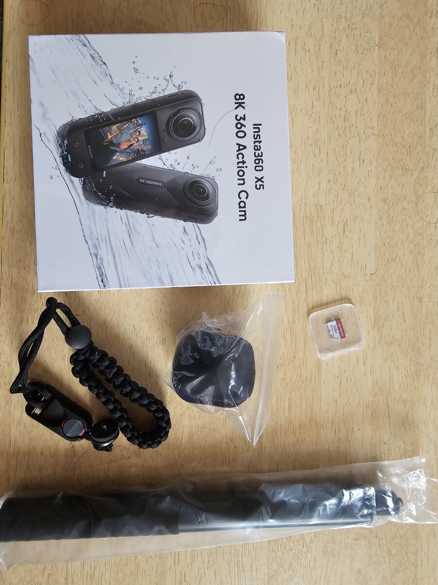 全て新品Insta360x５【MicroSD１２８gb+自撮り棒+本体ストラップ+レンズキャップ】