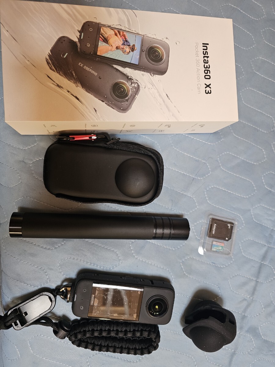 Insta360 X3【レンズキャップ+本体ストラップ+MicroSD128+自撮り棒、バッテリー3個+充電器】