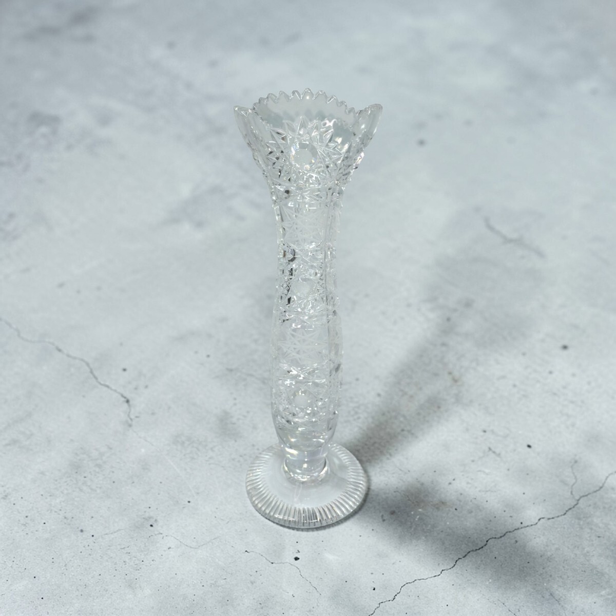 管W918 ボヘミアクリスタル調 カットガラス 花瓶 フラワーベース 約20cm 切子風 透明ガラス 一輪挿し