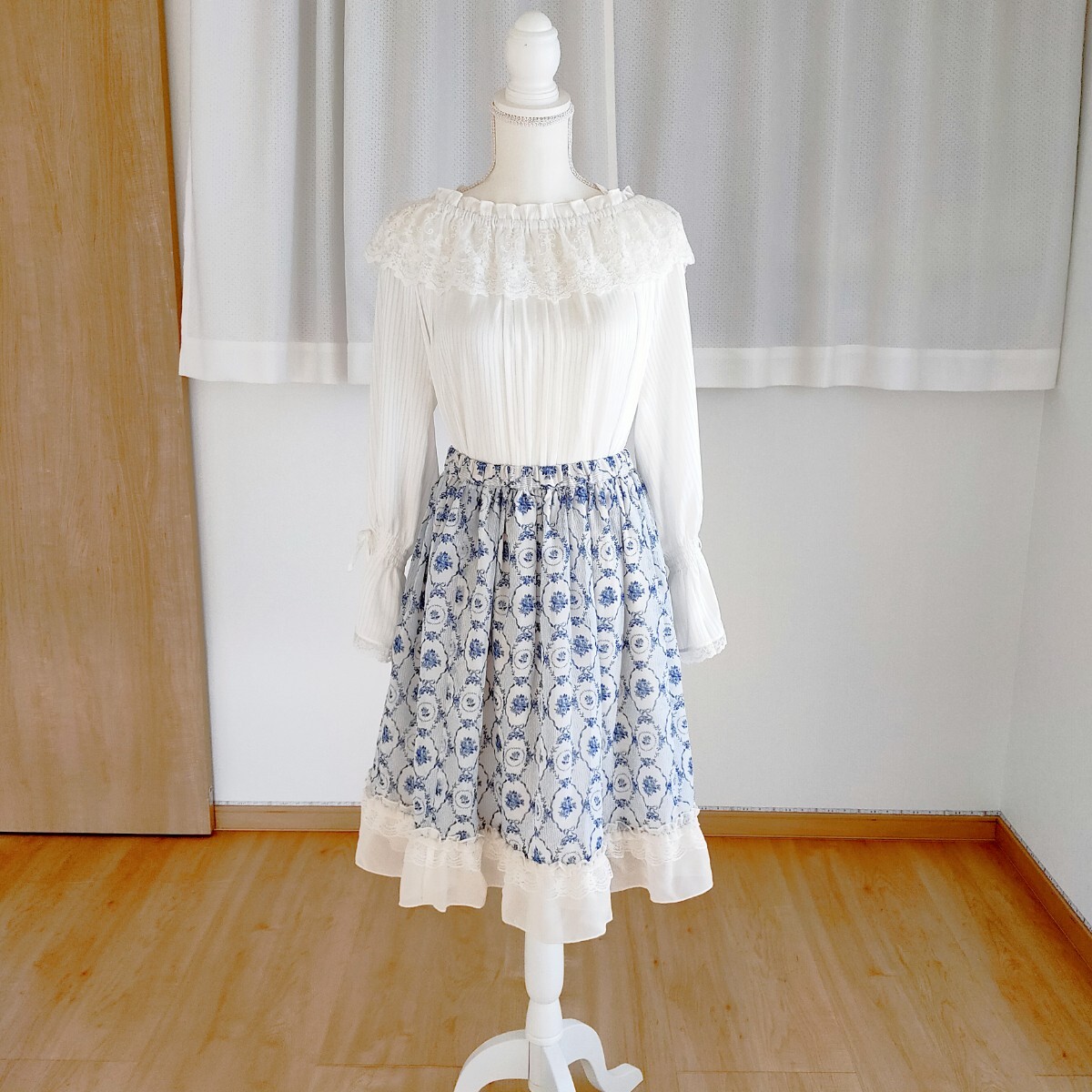 【送料無料・匿名配送】axes femme アクシーズファム 英国風フラワーモチーフスカート ブルー