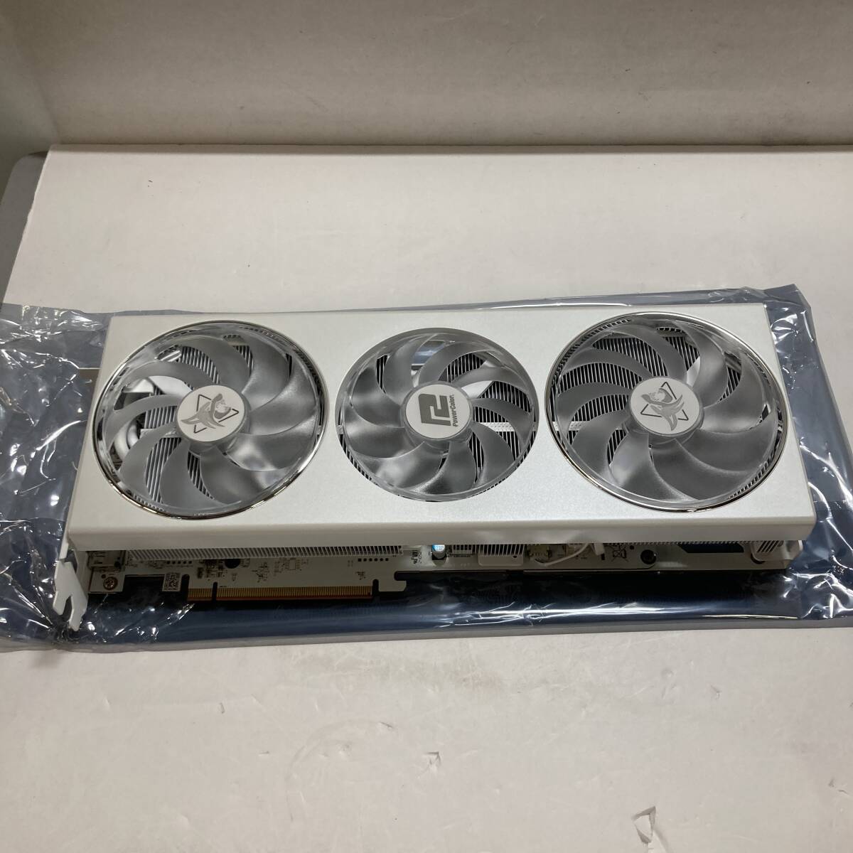 ☆2202054 保証付き PowerColor Hellhound AMDRadeon RX 7800 XT16GB GDDR6グラフィックスカード[ RX7800XT 16G-L/OC/WHITE ]4713436175148