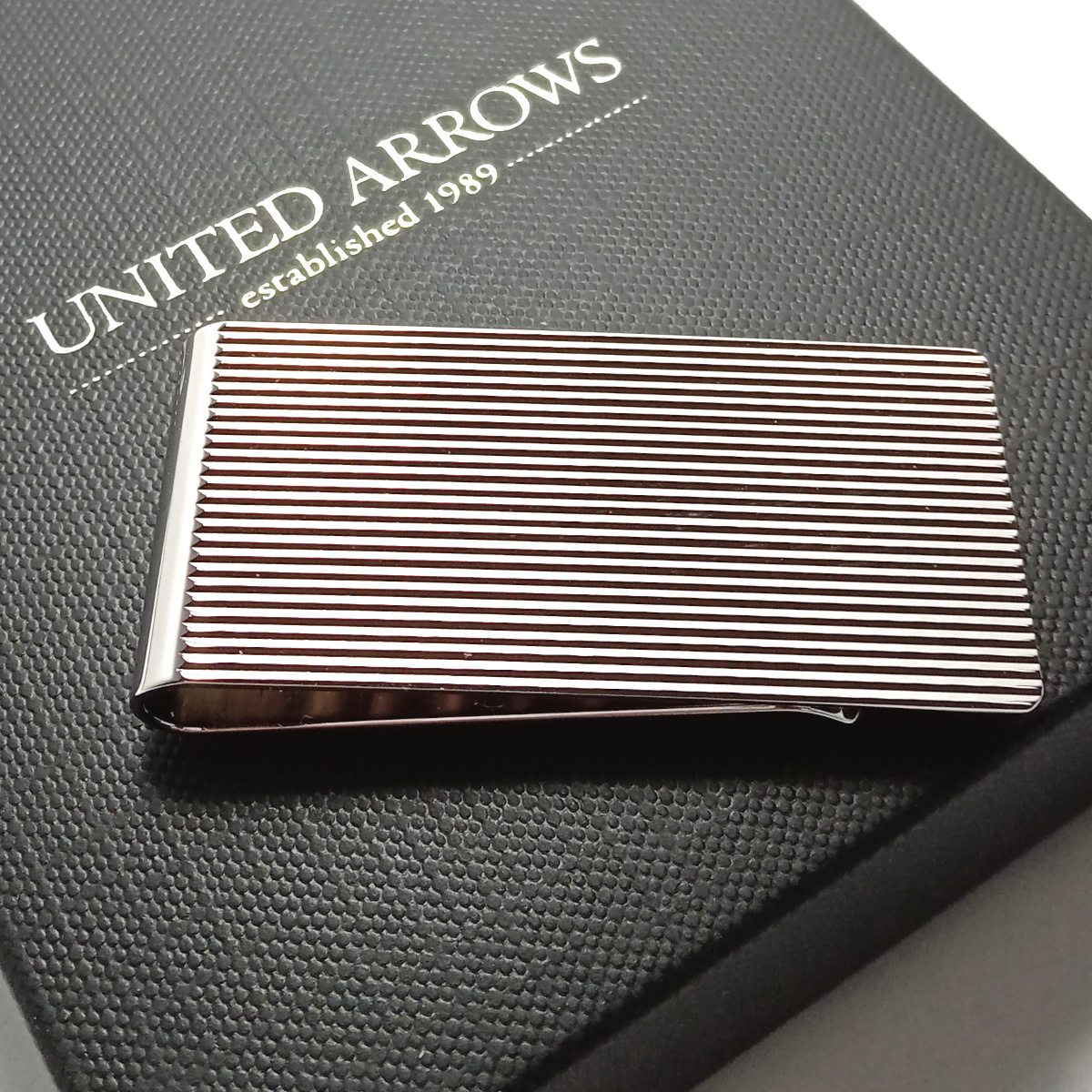【uam11】新品　UNITED ARROWS　ユナイテッドアローズ　マネークリップ　シルバー　ストライプ