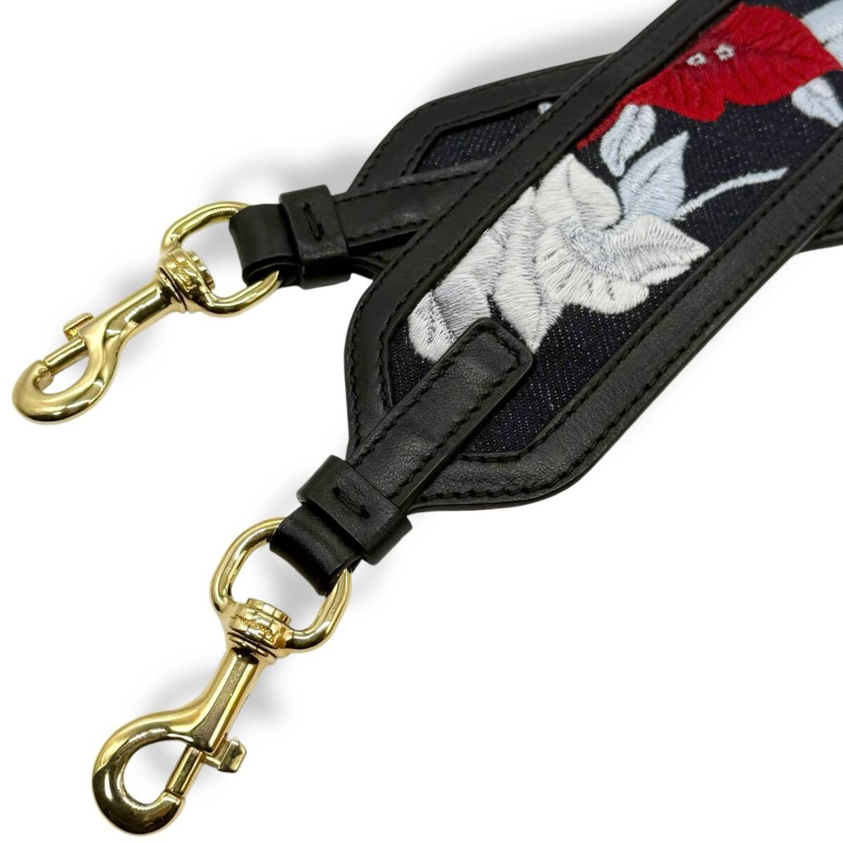 新品同様　Salvatore Ferragamo　サルヴァトーレフェラガモ　ショルダーストラップ　デニム　フラワー　バンドリエール　斜め掛け　dj11