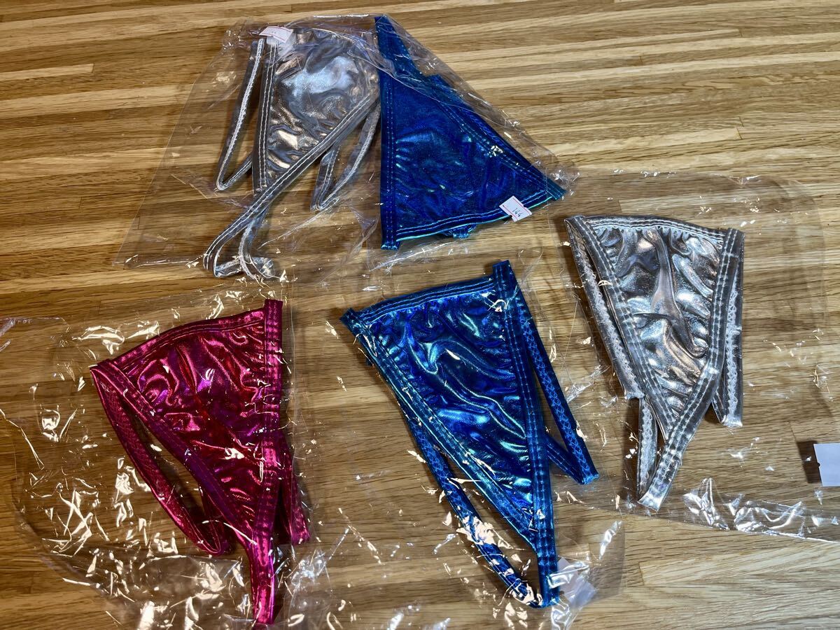 光沢素材　Tバック　コスプレ