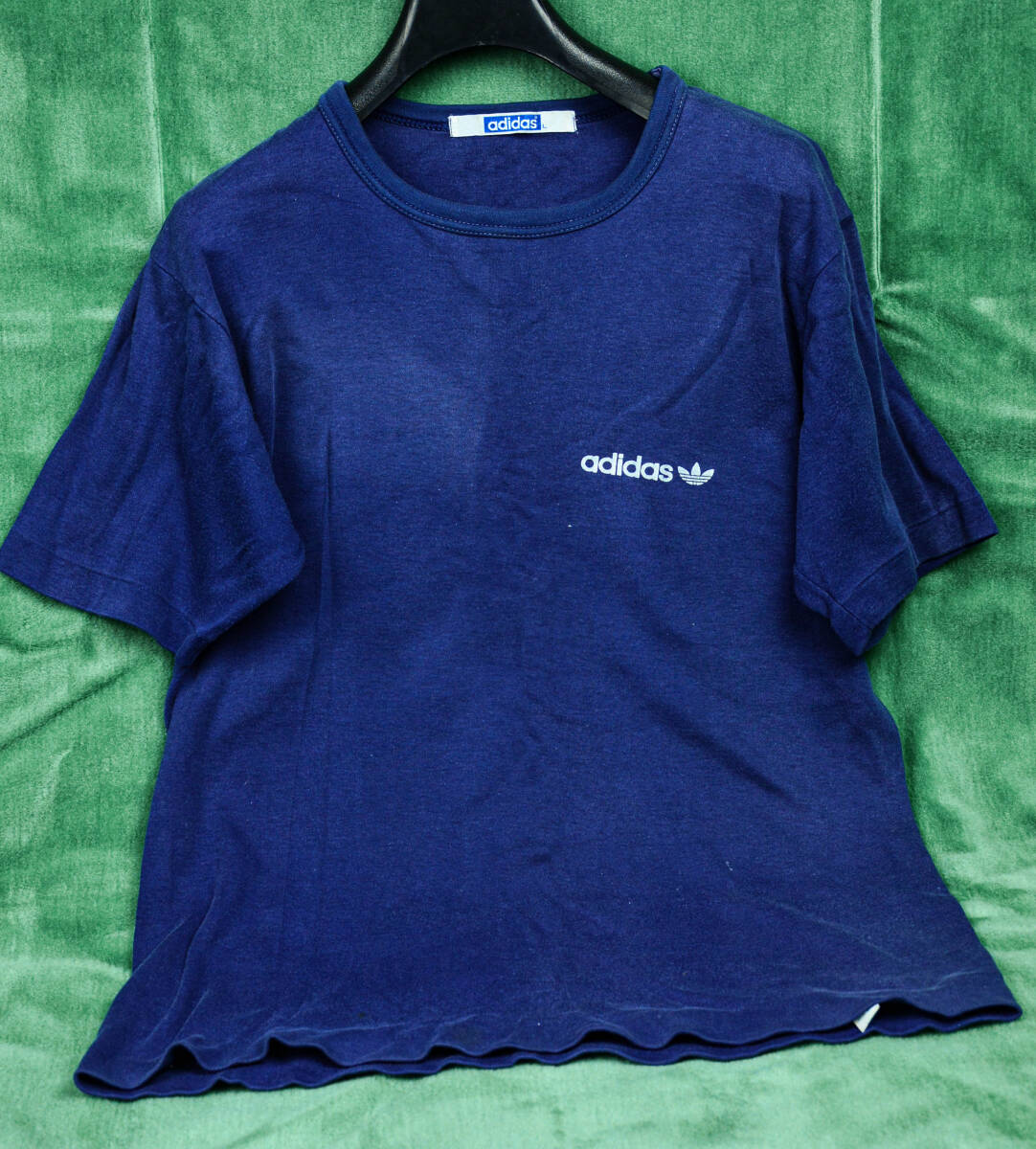adidas・アディダス　５０数年前の古いTシャツ　（ネイビー・紺）