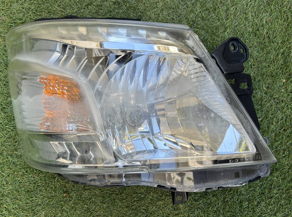 ジャンク！日産☆キャラバン E26 NV350 純正 右側 ハロゲンヘッドライト ICHIKOH H021