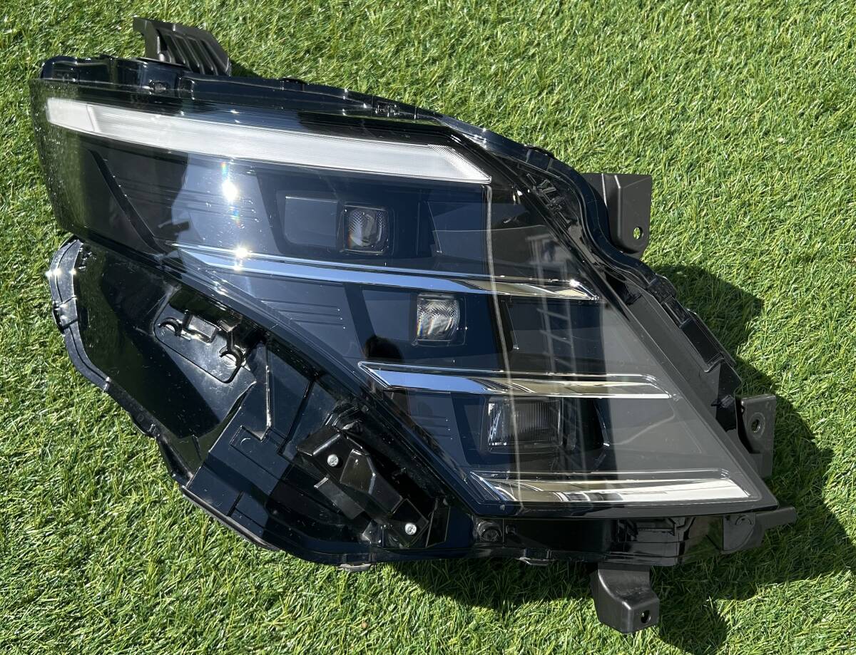 ジャンク！日産☆ニッサン C28 セレナ 純正 LED 右側 ヘッドライトKOITO 100-2379Y