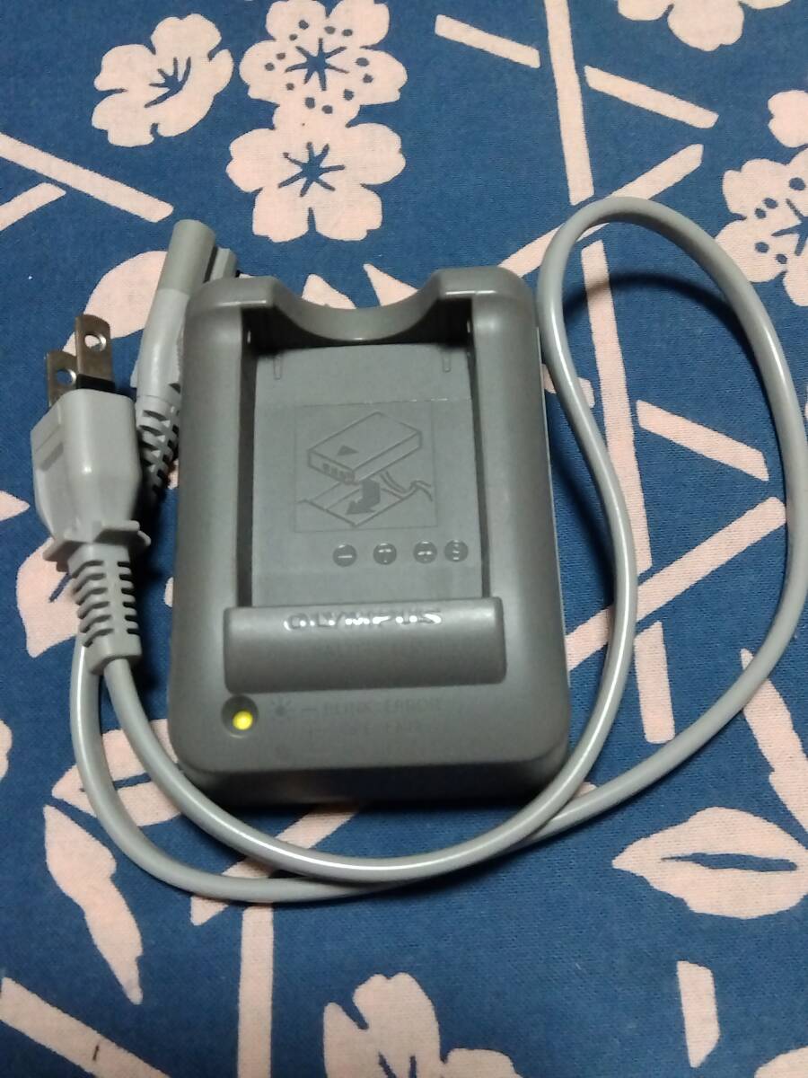 OLYMPUS オリンパス　リチウムイオン充電器 BLS-5/BLS-50用 BCS-5　純正品