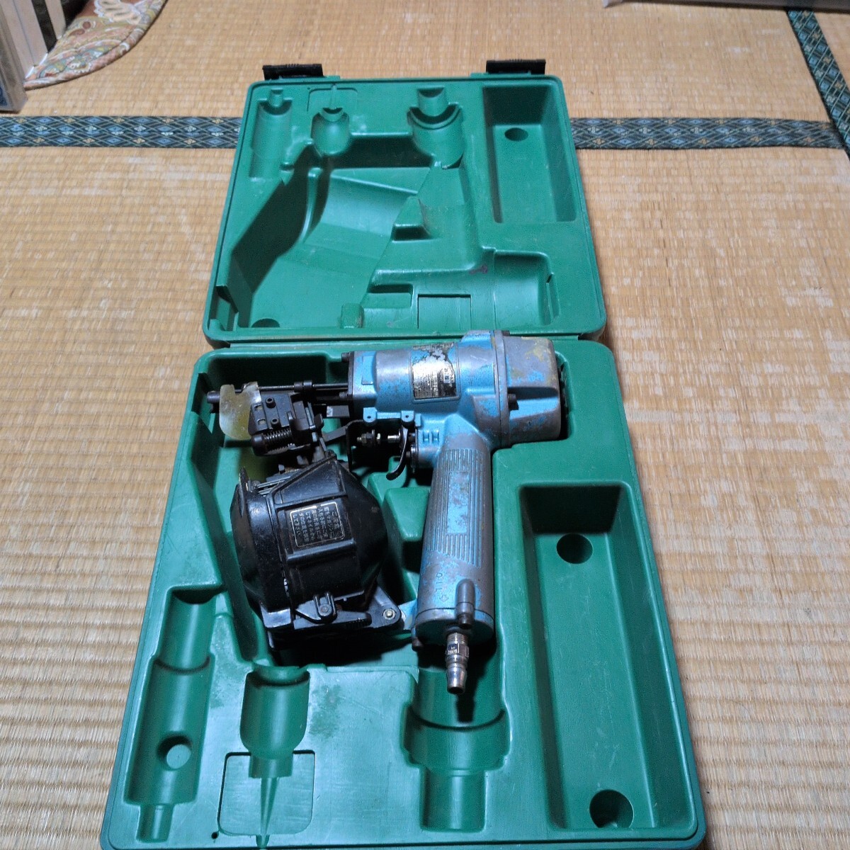 HITACHI ロール釘打機