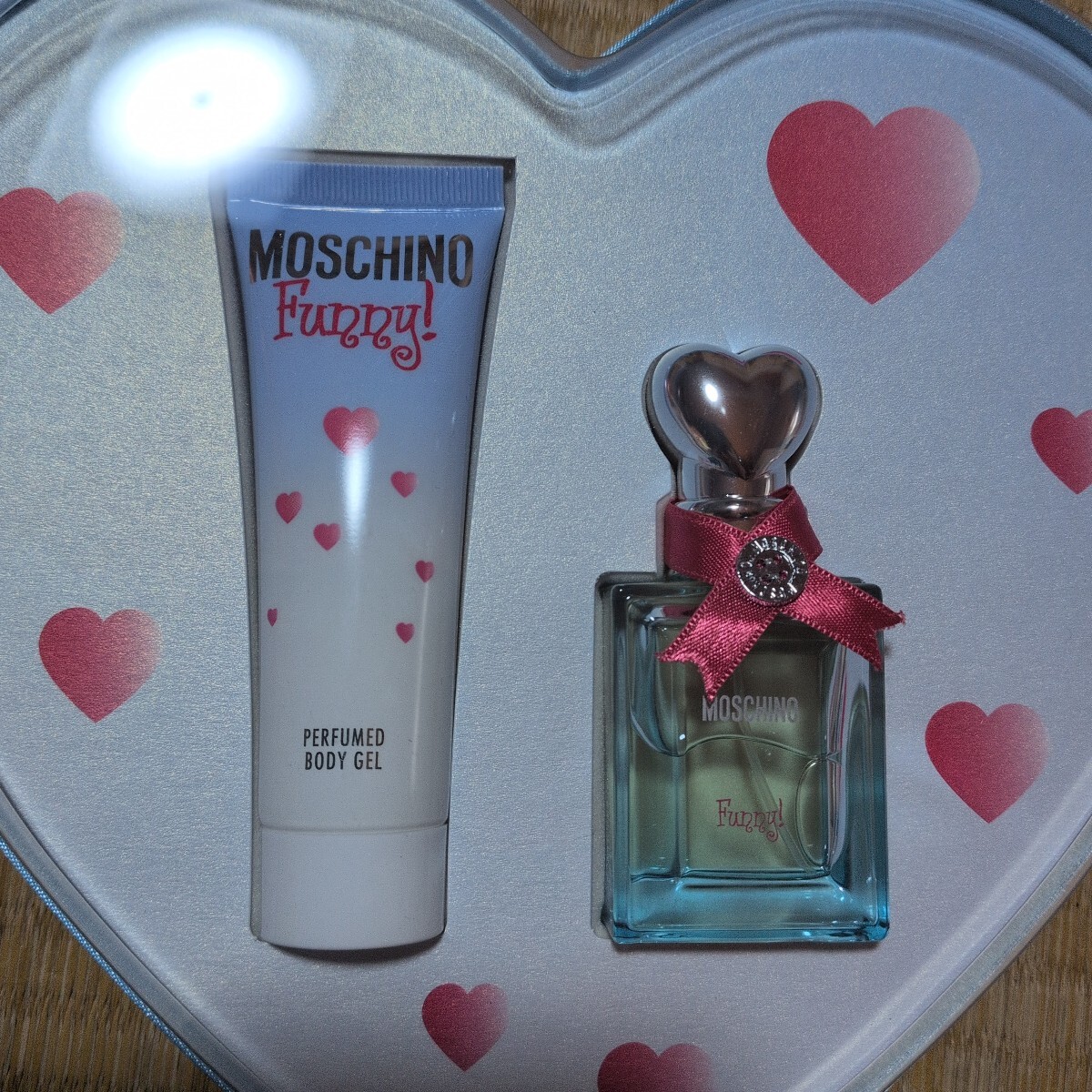 MOSCHINOファニー　香水　ボディジェル　セット