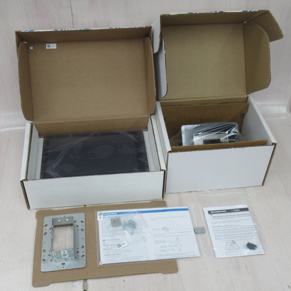 CRESTRON TSW-1060 + TSW-1060-TTK-B-S 10.1インチ タッチスクリーンディスプレイ + 専用脚 未使用品 x1# 20008#