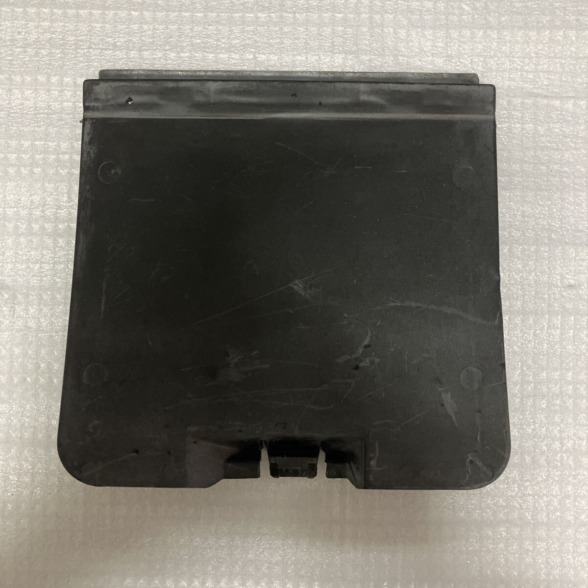 ベンツR170SLK右側フロントタイヤハウスカバー蓋