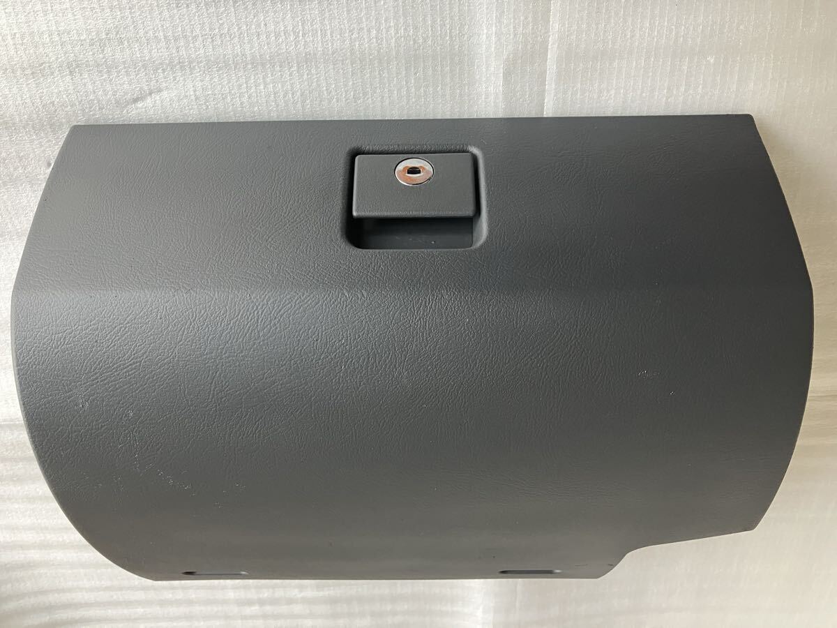 ベンツR170SLK右ハンドル用グローブボックス蓋　簡易再塗装済み　希少品