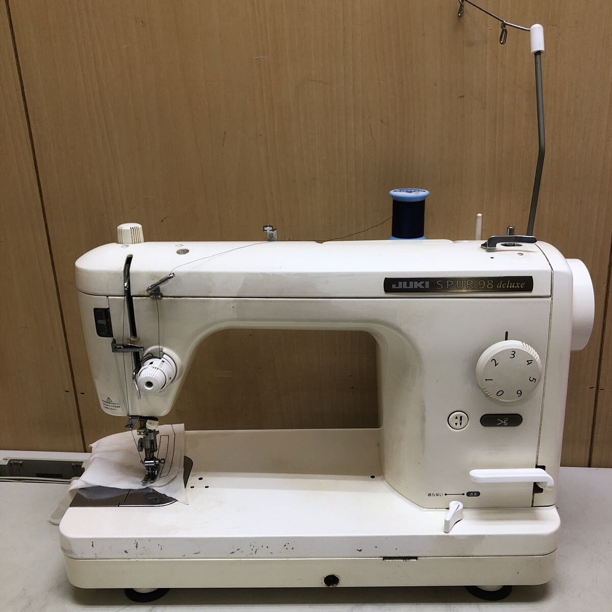 TK6962 JUKI ジューキ シュプール SPUR TL-98DX 自動糸切り 手動確認濟 電源線欠品 割れあり　0323