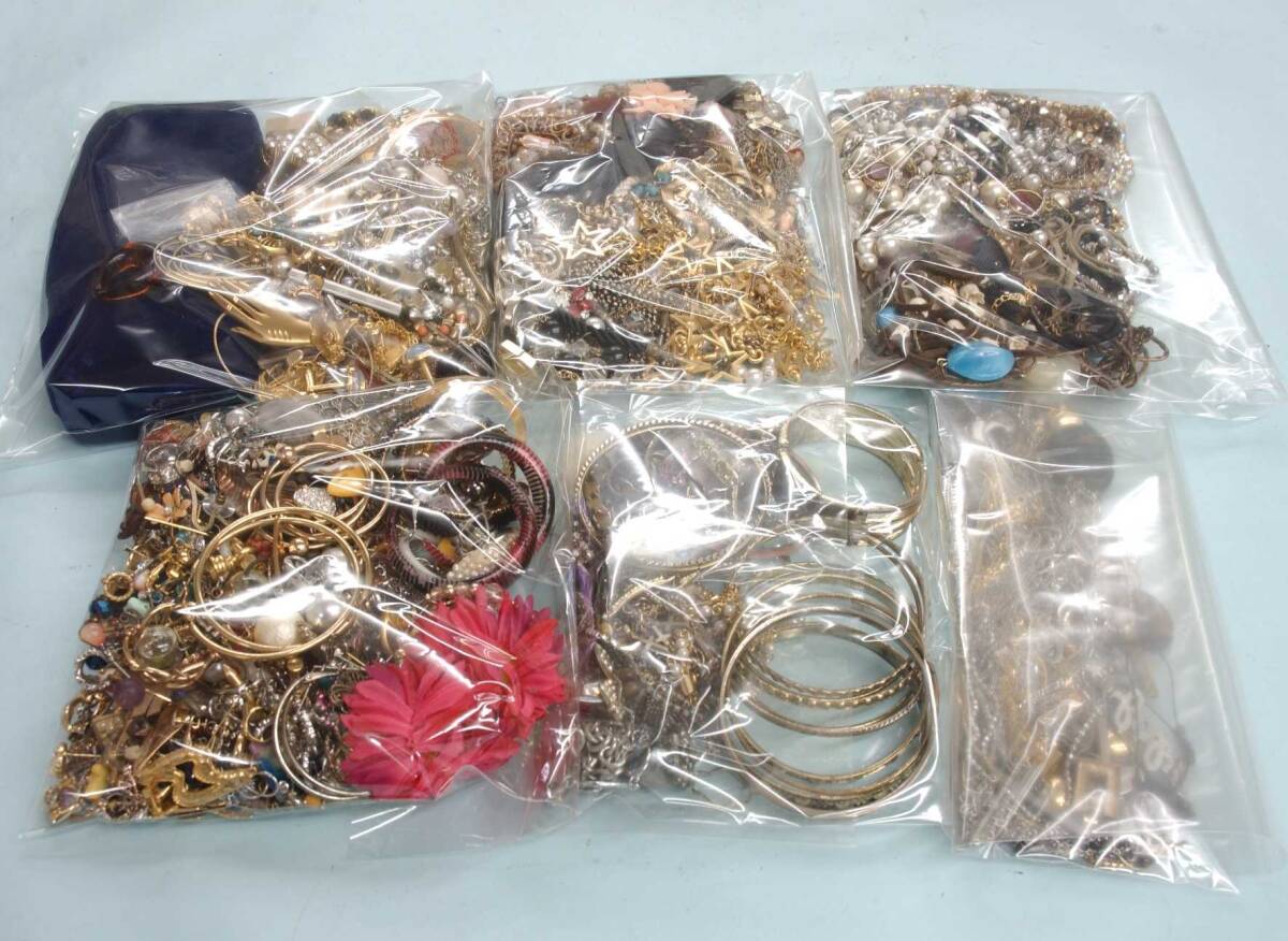アクセサリー 約3.68㎏ まとめて ネックレス/イヤリング/ピアス/ブローチ/リングなど ジャンク