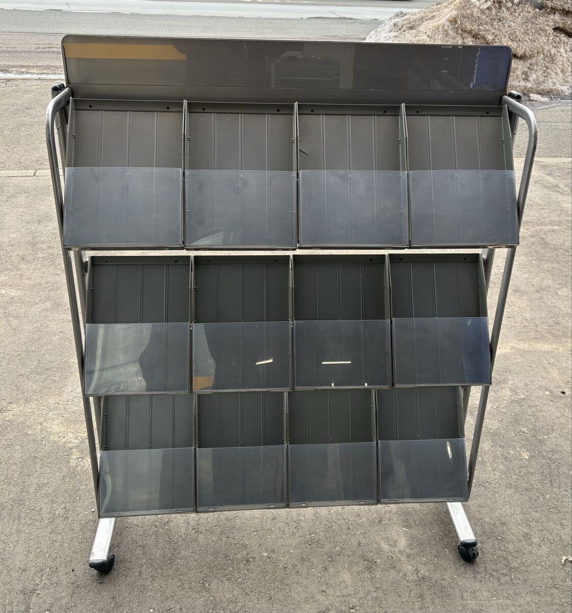 ☆ 札幌市手稲区にて直接引き取り限定 パンフレットスタンド パンフレットラック マガジンラック 店舗 収納 スタンド　（2）