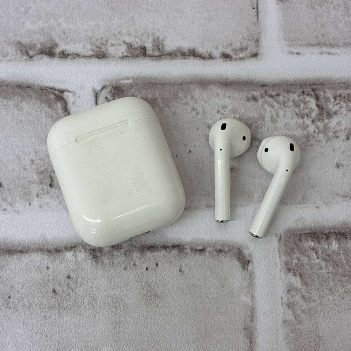 【TG0307①】中古品 Apple AirPods 第2世代エアポッツ ワイヤレスイヤホン 純正 GFFWDA05H8TT A1603 A2031 A2032 通電動作確認済