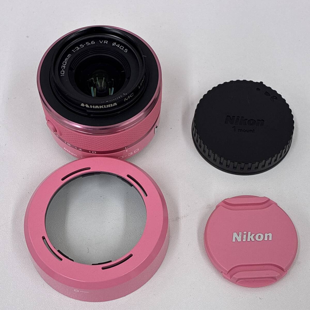 【TG0307】ニコン　１NIKKOR　10-30 　HB-101　レンズ一眼レフ　カメラ　レトロ　コレクション ピンク