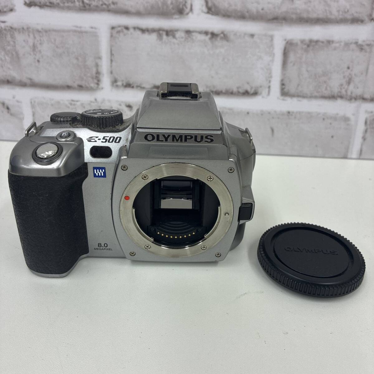 【TG0307】オリンパス　E-500　バッテリーなし　ボディ　ジャンク デジタル一眼レフ　カメラ　コレクション
