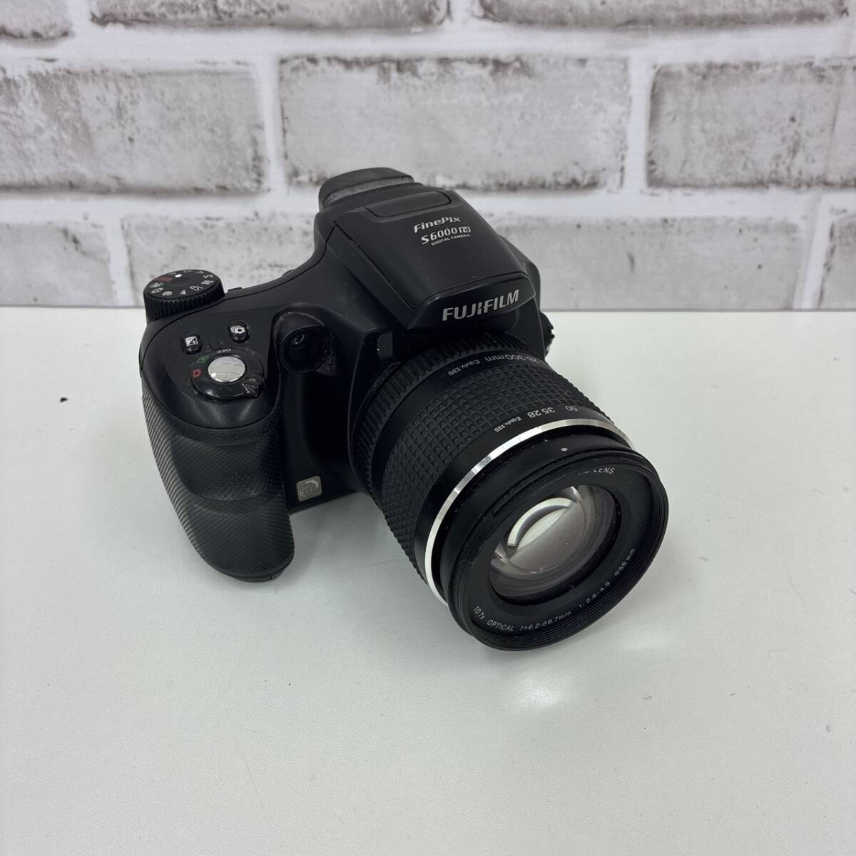 【TG0307】フジフィルム　FinePix S6000fd　バッテリー無し　ミラーレス一眼　　ジャンク デジタル　カメラ　コレクション