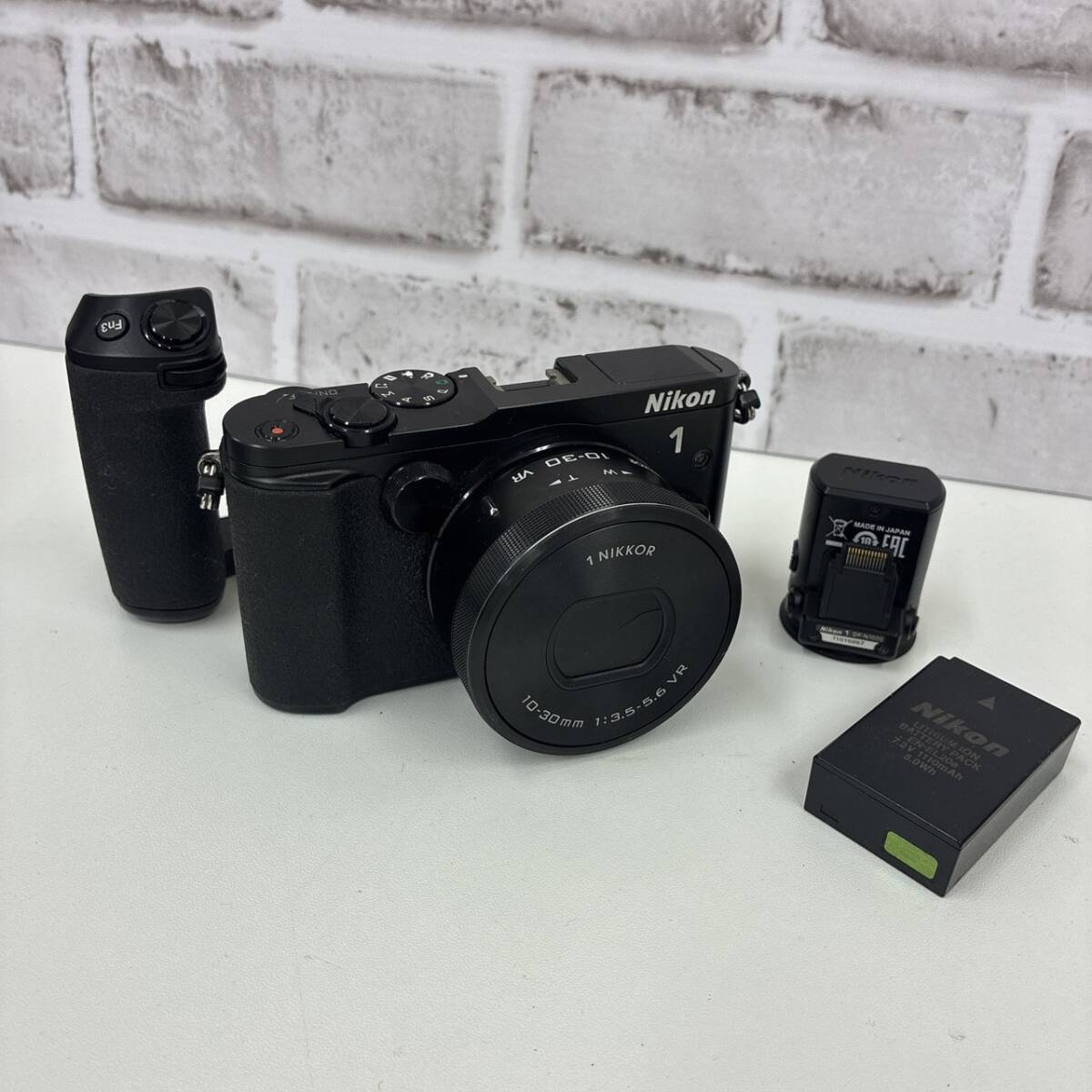 【TG0307？】ニコン　1V3　バッテリーあり　GR-N1010,DF-1000セット　　ジャンク ミラーレス一眼　カメラ　コレクション