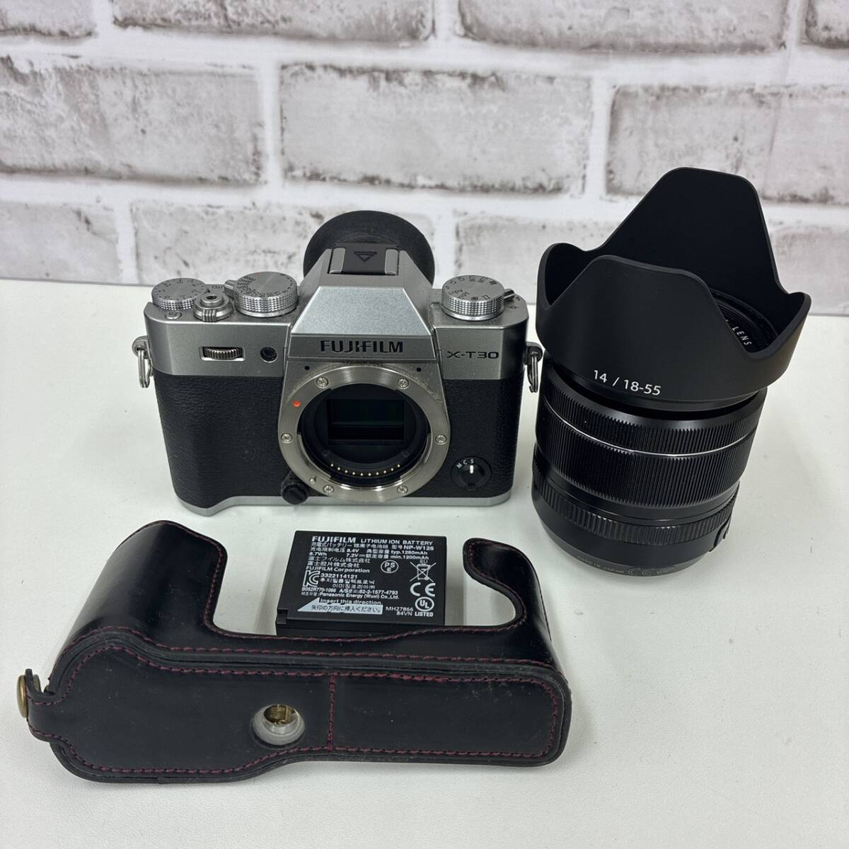 【TG0307？】フジフィルム　X-T30　バッテリーあり　グリップ　レンズ付き　ジャンク ミラーレス一眼　カメラ　コレクション