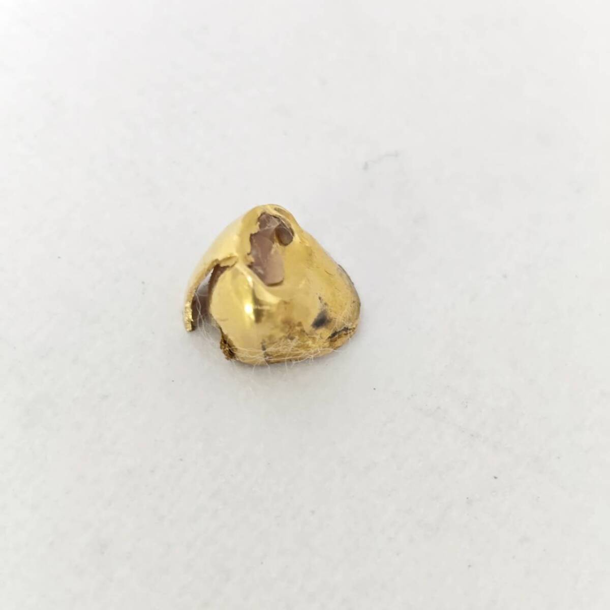 【T0316】金歯 0.89g 歯科材 コレクション 趣味 ゴールドカラー 収集 ゴールド 素材