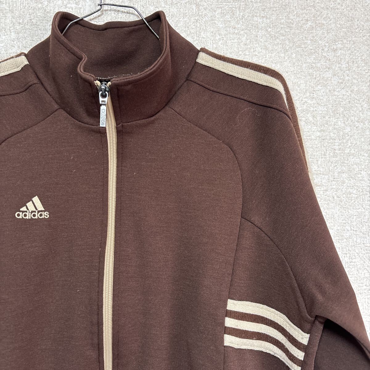 アディダス adidas トラックジャケット ブラウン 茶 3本ライン ジャージ M-L 日本製 ヴィンテージ風 ロゴ刺繍 メンズ　デサント製