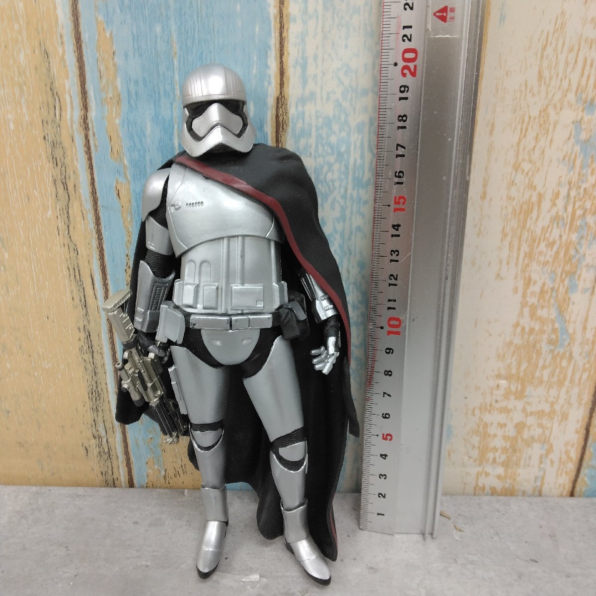 スターウォーズ フォースの覚醒 プレミアム 1/10スケール キャプテン・ファズマ フィギュア (箱なし) ユーズド