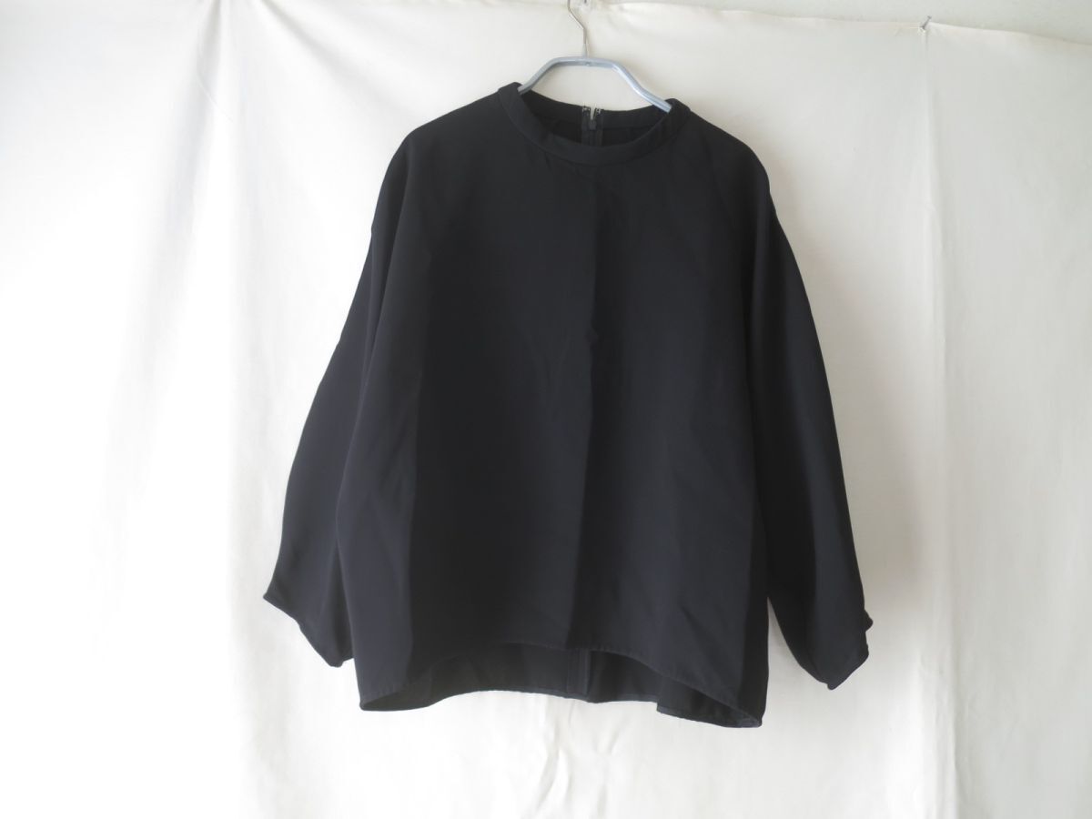 ドレステリア　黒ポンチ　ブラウス38