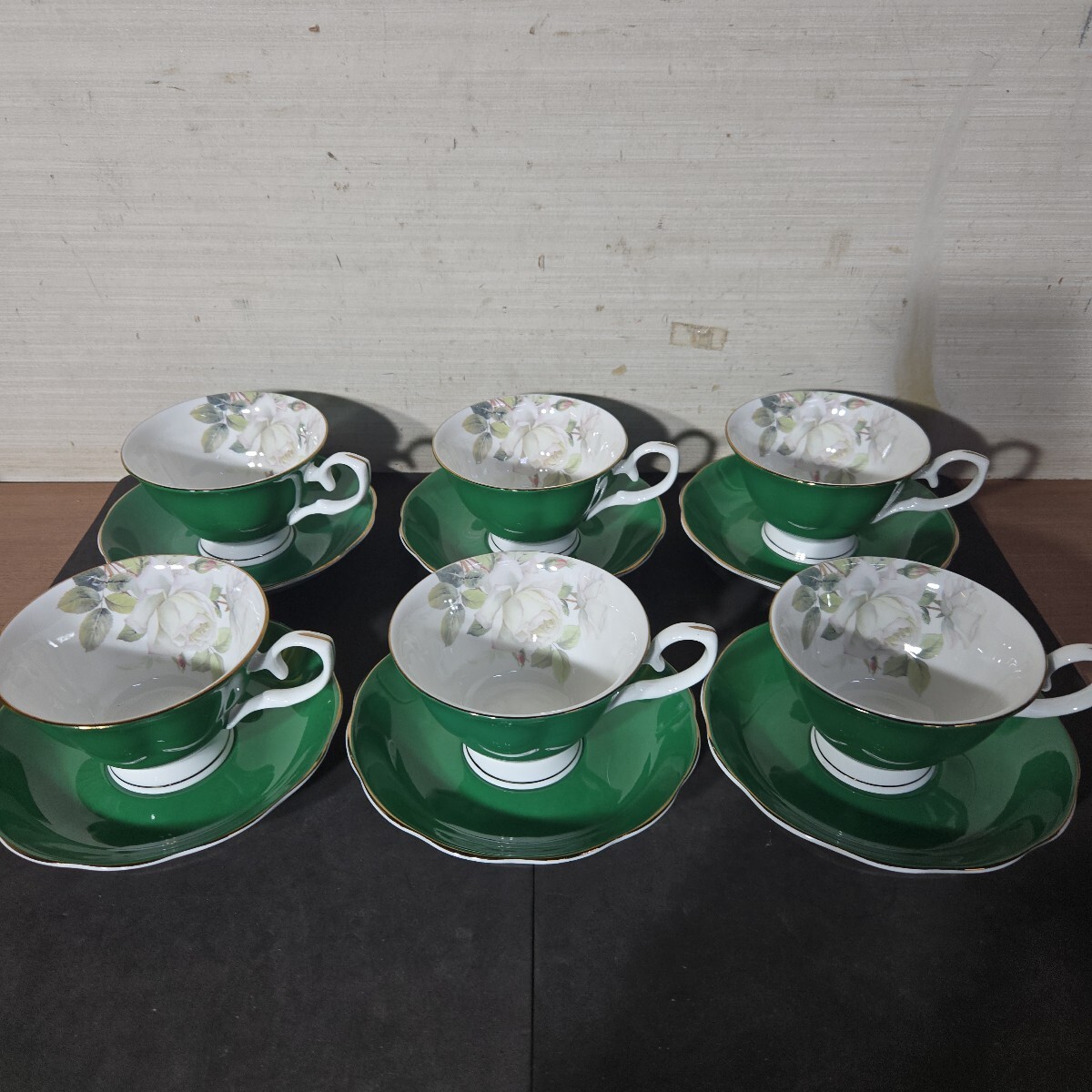 ロイヤルアーデン（Royal Arden）ボーンチャイナ製 カップ＆ソーサー グリーン ティーカップ 花柄 洋食器 金彩