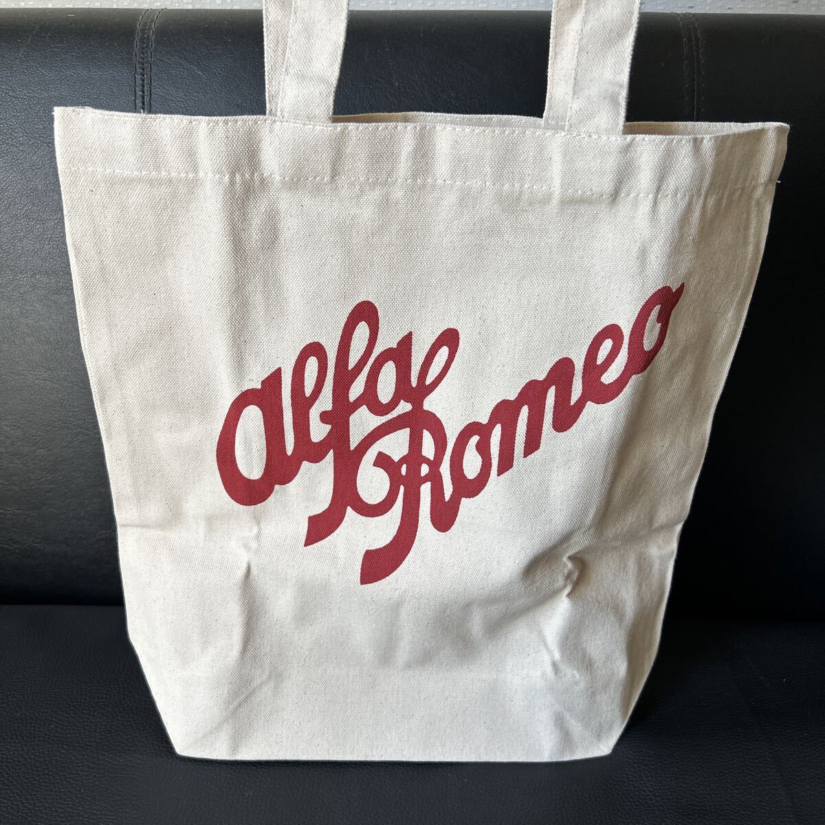 未使用★アルファロメオ/ALFA ROMEO　 トートバッグ/ベージュに赤字　純正　ノベルティ★非売品