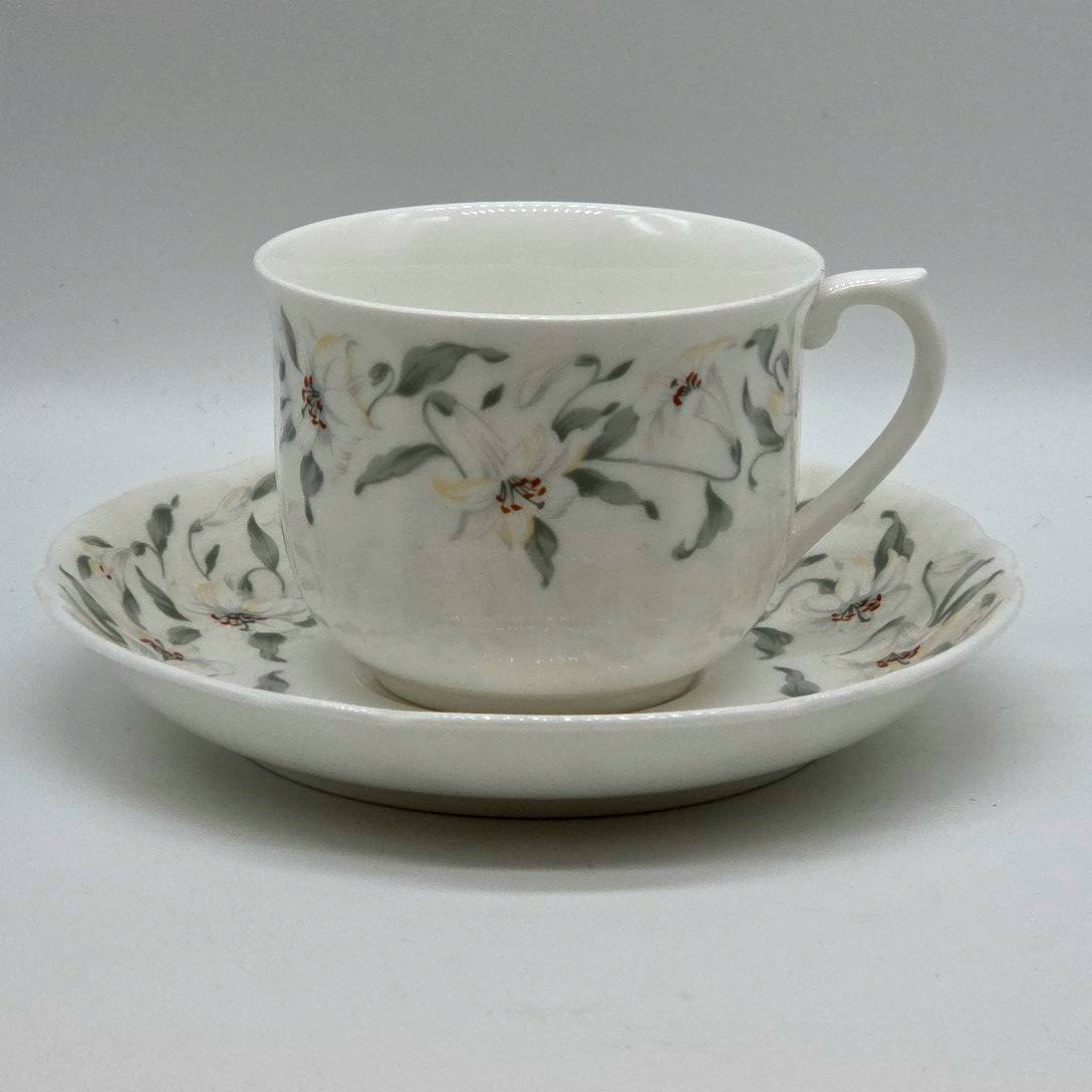 １円スタート　Sango 三郷陶器 Seora セオラ）カップ＆ソーサー。 百合 ユリ　現状品